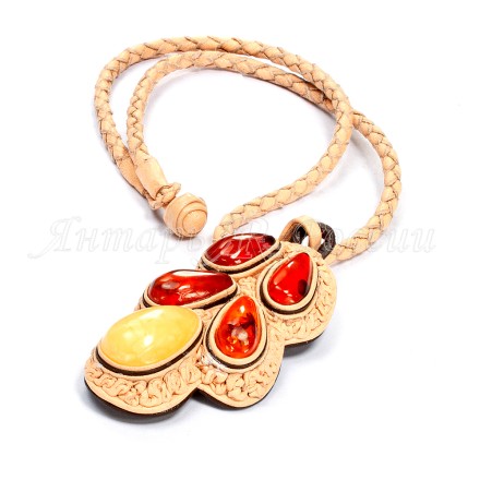 Колье &quot;Листок&quot; из Янтаря и кожи на кожаном шнурке купить