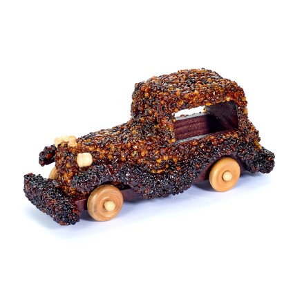 Машинка &quot;Брогам&quot; из дерева и янтаря купить