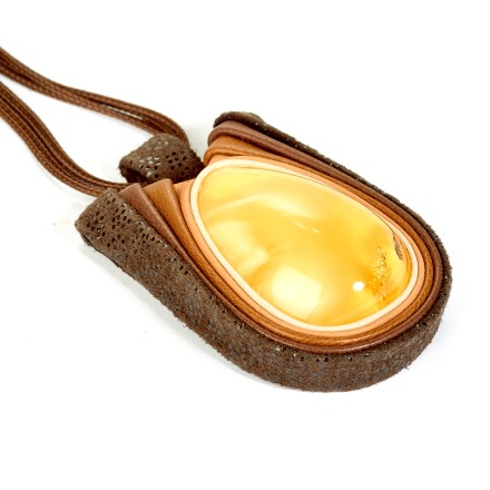 Колье &quot;Дуэт&quot; из Янтаря и нат кожи купить
