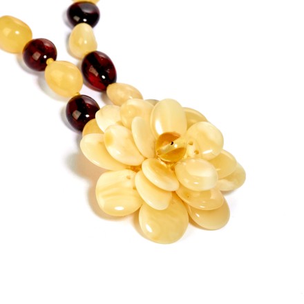 Бусы с кулоном &quot;Хризантема &quot; из Янтаря купить