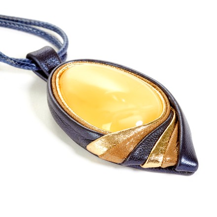 Колье &quot;Дуэт&quot; из Янтаря и нат кожи купить
